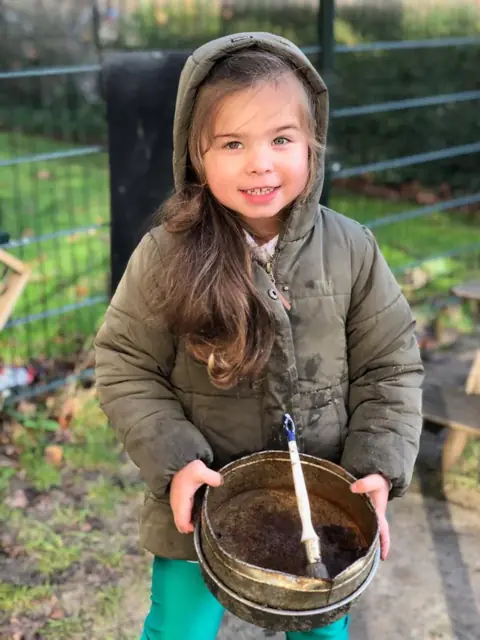 Buiten spelen in de natuurtuin van Zandvlinder